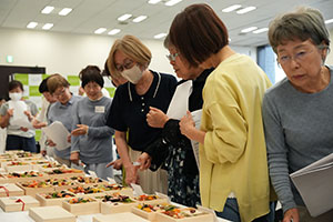 ハルメクがおせちの試食会を開催、顧客の声を商品に反映 1人前など強化へ