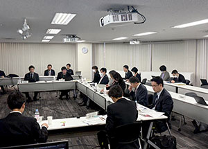 厚労省の健食企業把握に課題、網羅的な健康被害報告念頭